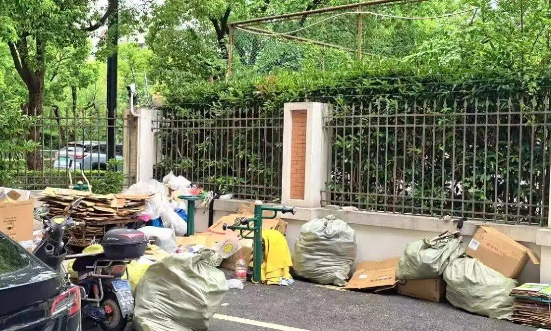 皇冠信用网会员账号_上海一对夫妻让小区居民不堪其扰！“十余年了皇冠信用网会员账号，这种苦日子看不到尽头”