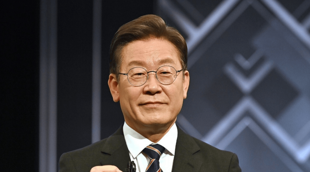 皇冠登3管理出租
_特朗普早早到场皇冠登3管理出租
,与中方谈完100分钟后,亲自把中方领导人送上车