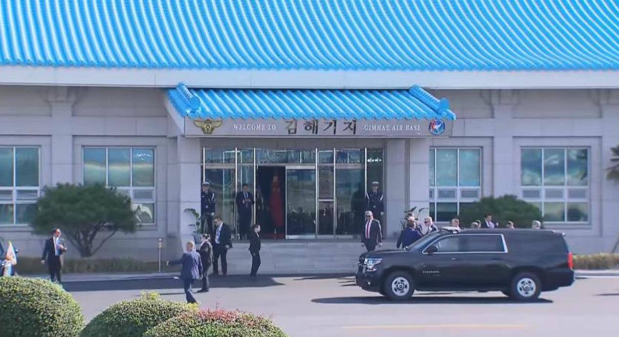 皇冠登3管理出租
_中美釜山会晤持续100分钟皇冠登3管理出租
,谈完后特朗普火速回国,接下来有两场战争在等着他!