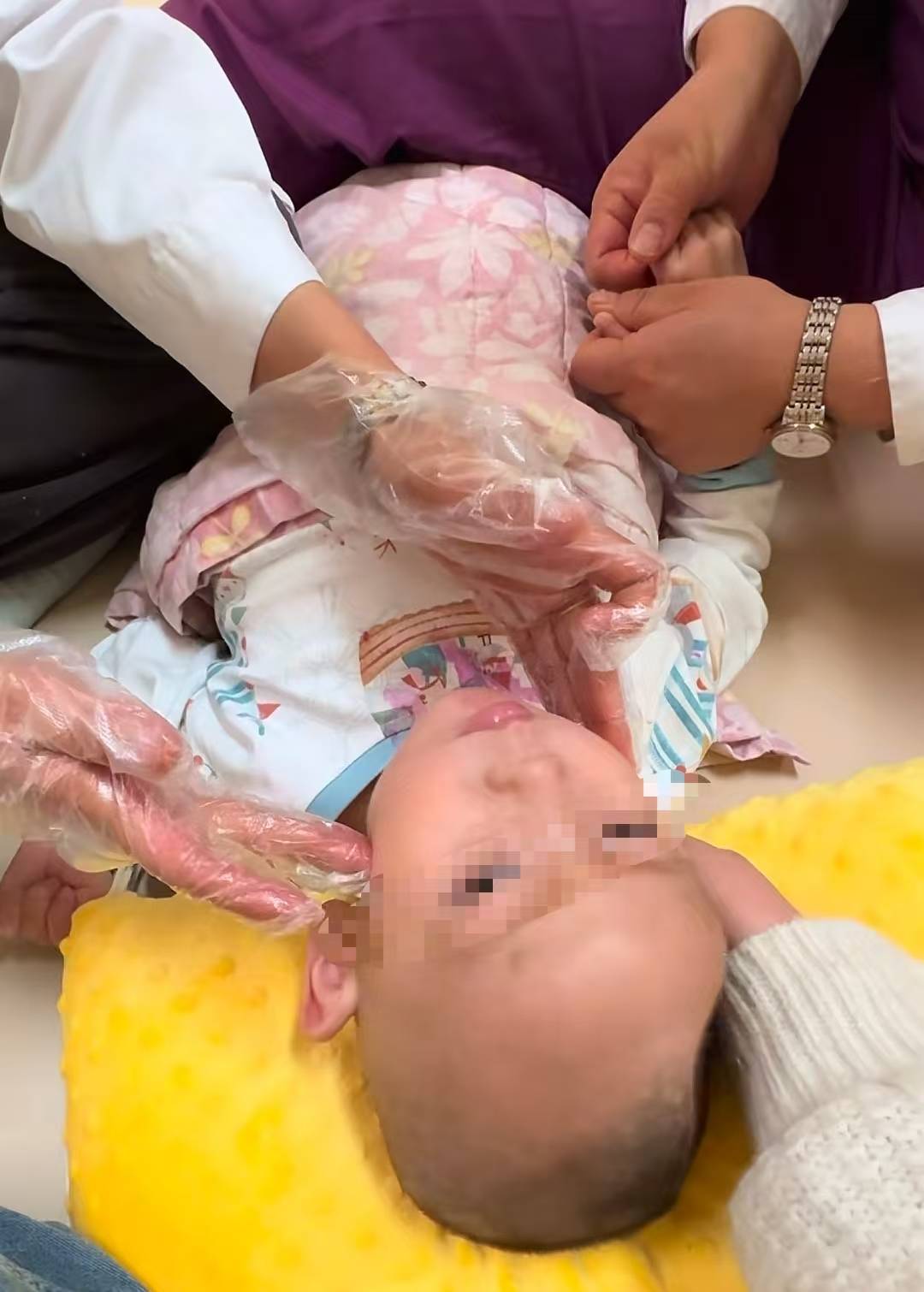 Hga030app_充气滑梯倾倒10人受伤Hga030app，包头2岁男童“睁眼性昏迷”已2个多月，当地披露事故原因