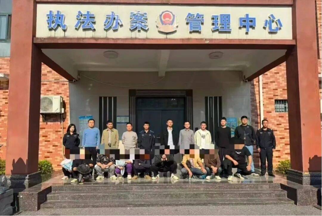 皇冠信用盘结算日
_可疑男女频繁出入皇冠信用盘结算日
，竟在墓地干这事！多人当场被抓→