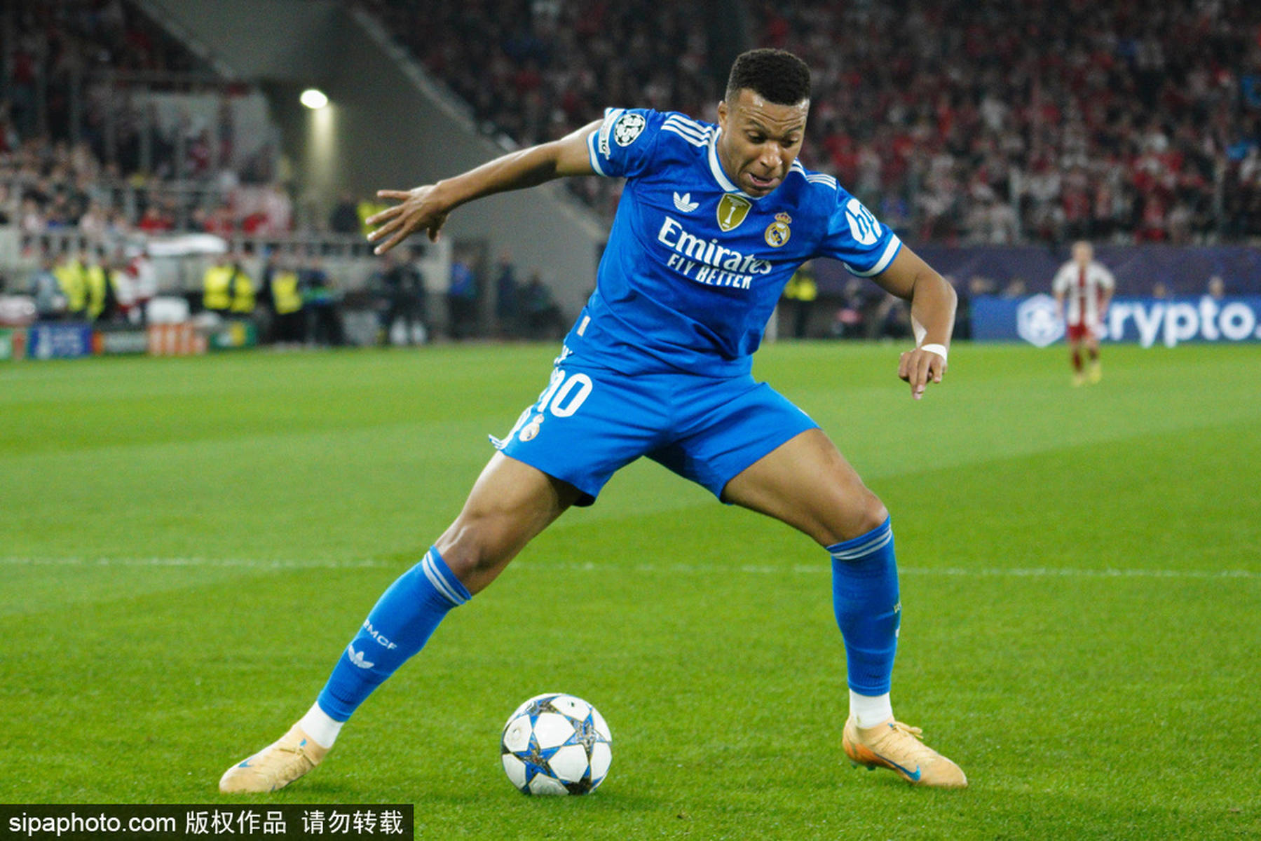 体育皇冠信用网
_观战台：阿森纳大战切尔西 曼城巴萨利物浦盼止颓势