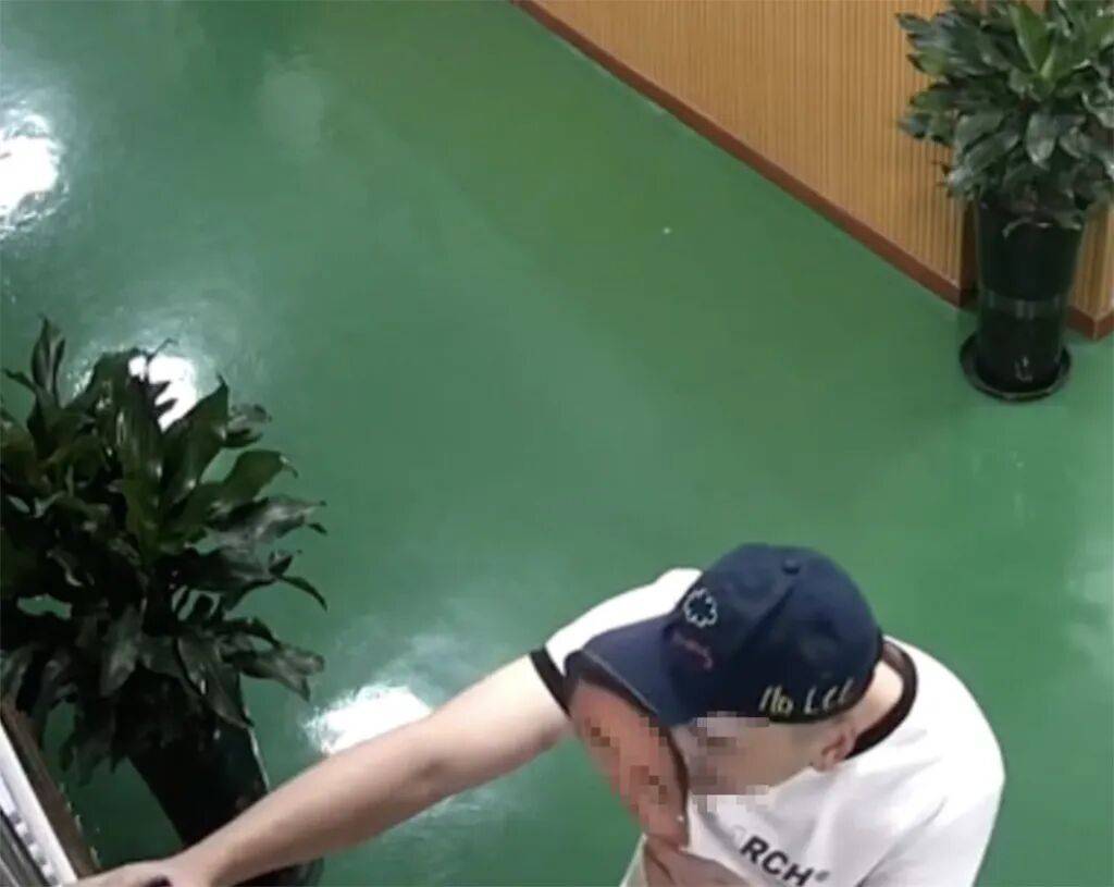 皇冠信用登2代理
_多名干部皇冠信用登2代理
，被指用人脸面具“刷脸”考勤打卡