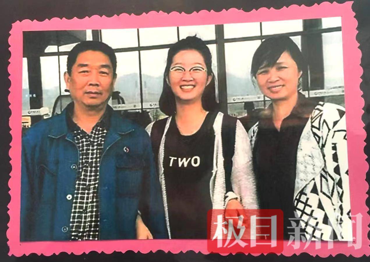 皇冠信用网出租
_章莹颖父母失去女儿也无收入来源皇冠信用网出租
，带货勉强能糊口，直播间“黑粉”被网友骂走