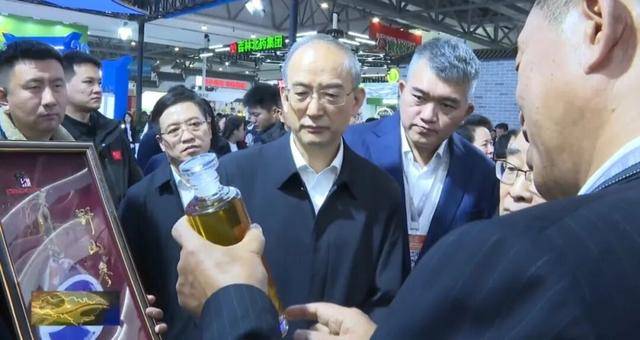 欧洲区附加赛D组_省委书记参观百年野山参欧洲区附加赛D组！吉林正举全省之力打造千亿级产业