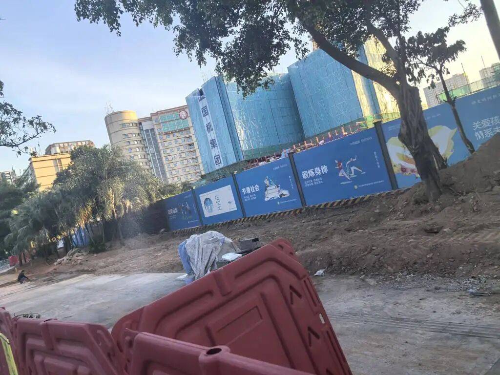 皇冠体育正网_深圳一1800平绿地遭破坏!部门确认无证施工皇冠体育正网,将重点巡查