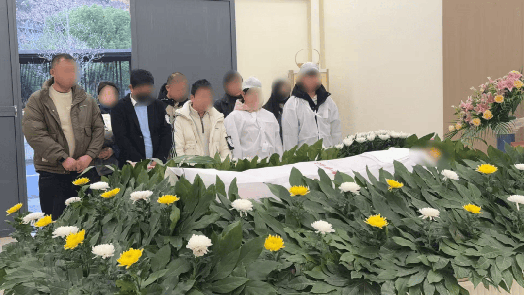 皇冠信用网登3代理_泪目！丈夫车祸离世皇冠信用网登3代理，妻子含泪做出这个决定