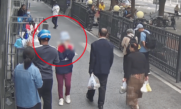 皇冠代理登录地址_“要逮我吗?太尴尬了……”女子自称曾就职外企皇冠代理登录地址,积蓄丰厚,却干出这事