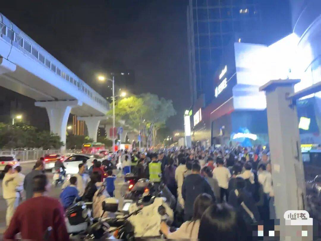 皇冠信用网如何开户_市民投诉深圳一商圈刚开业皇冠信用网如何开户，就被“电鸡”围堵了！部门回应