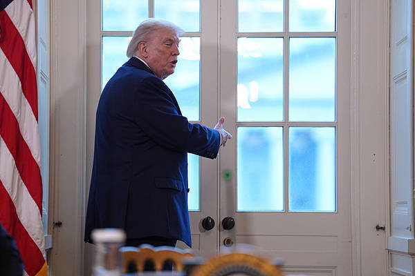 皇冠信用网
_特朗普直接把纸条内容念出来了皇冠信用网
,鲁比奥快“碎”了…