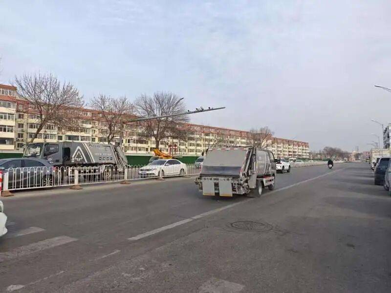 世界杯预赛_长约1米世界杯预赛，底部还有弯钩！北京一车主的轮胎被路面遗撒扎爆，损失谁担？