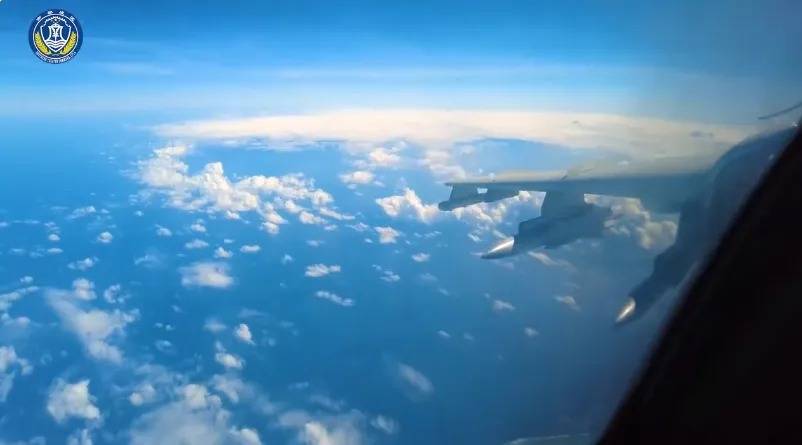 皇冠信用网在线申请_南海发生激烈对峙皇冠信用网在线申请，中国苏30驱离菲律宾侦察机，美军B-52大轰撑腰