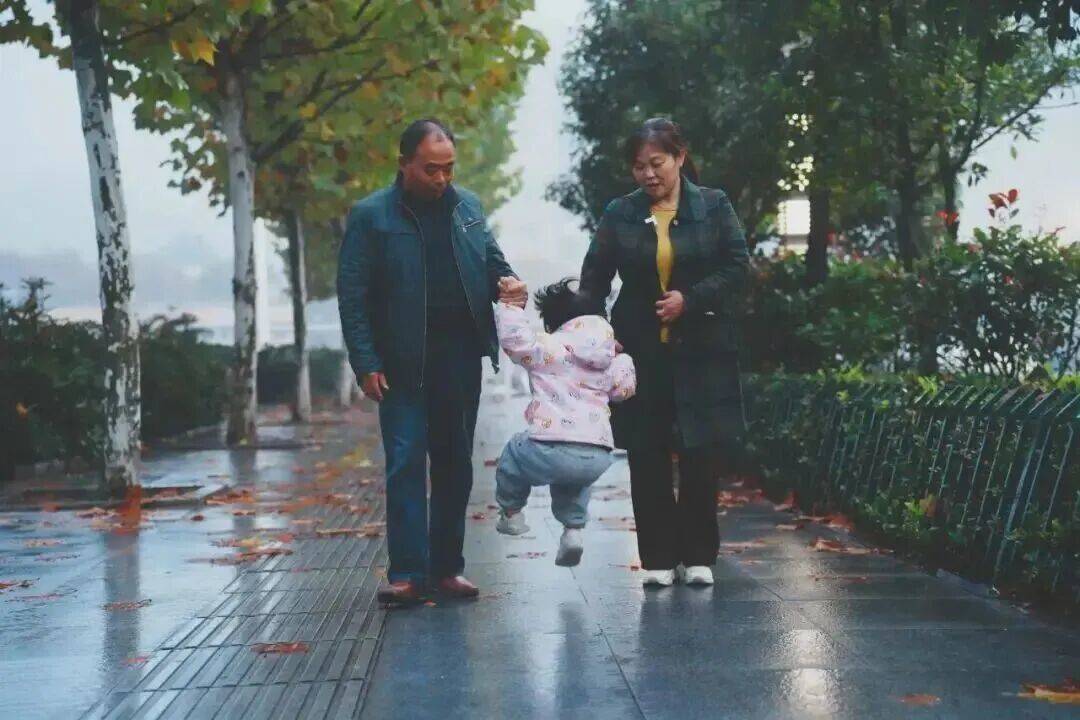 怎么开皇冠信用平台_雇主失联入狱怎么开皇冠信用平台，月嫂无偿带娃5年！警方：孩子非雇主亲生，生母也在服刑