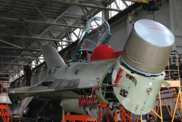 皇冠信用网网址_三代同堂皇冠信用网网址！央视首次出现歼-11、歼-11BS、歼-11BG同框画面